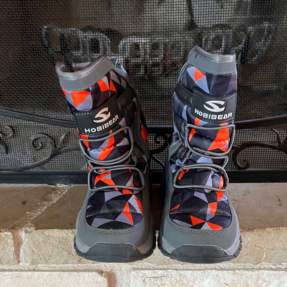 Hobibear Kids' Geometric Gray and Red Snow Boots
